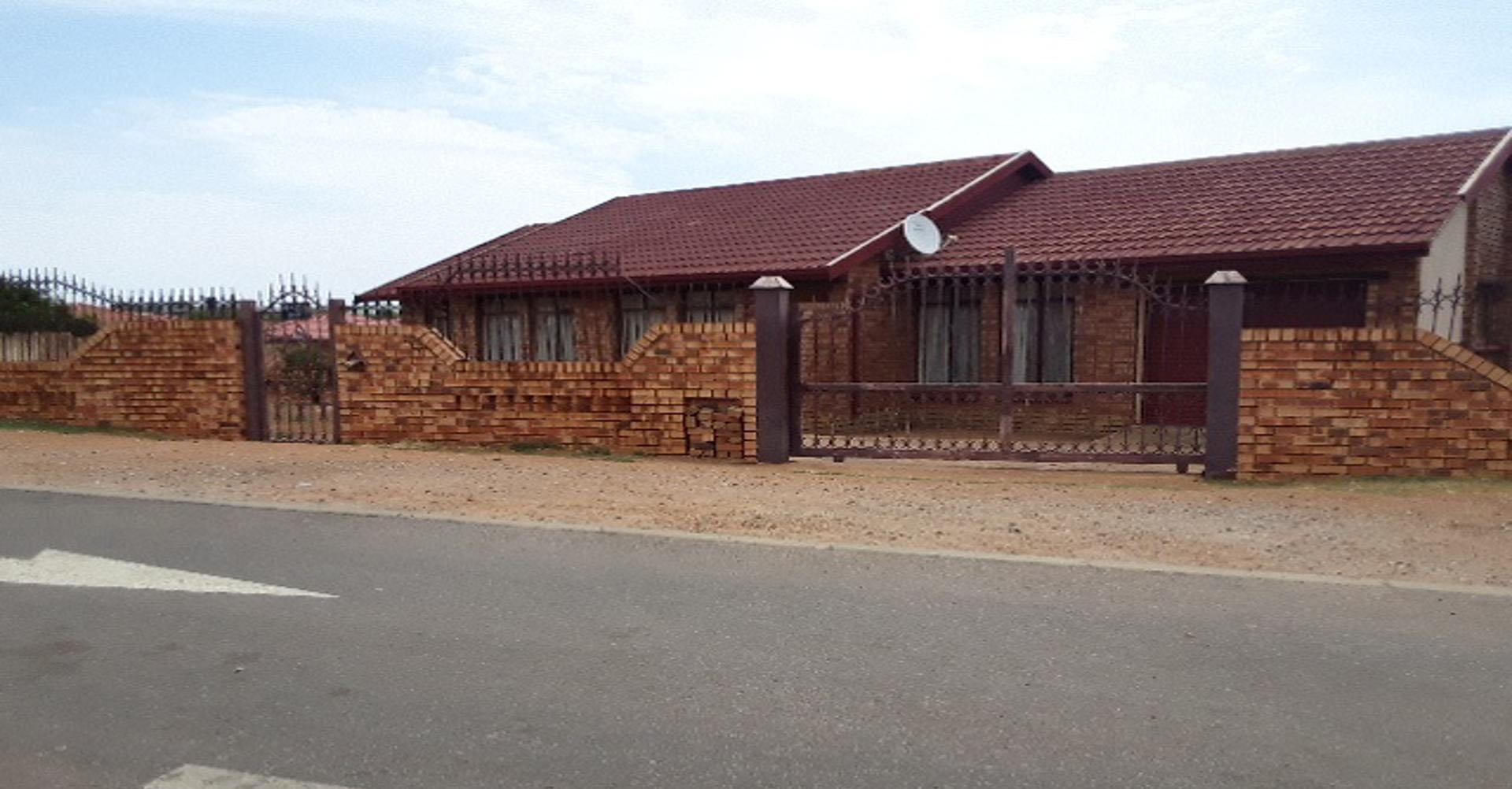 Front View of property in Soshanguve