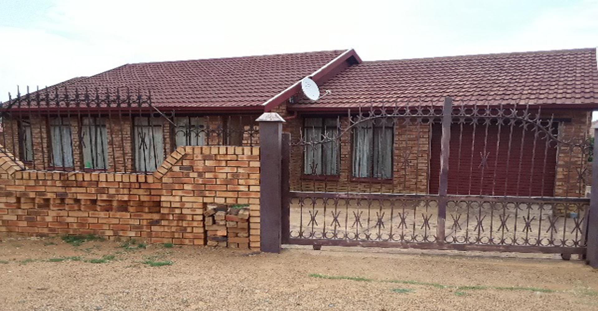 Front View of property in Soshanguve