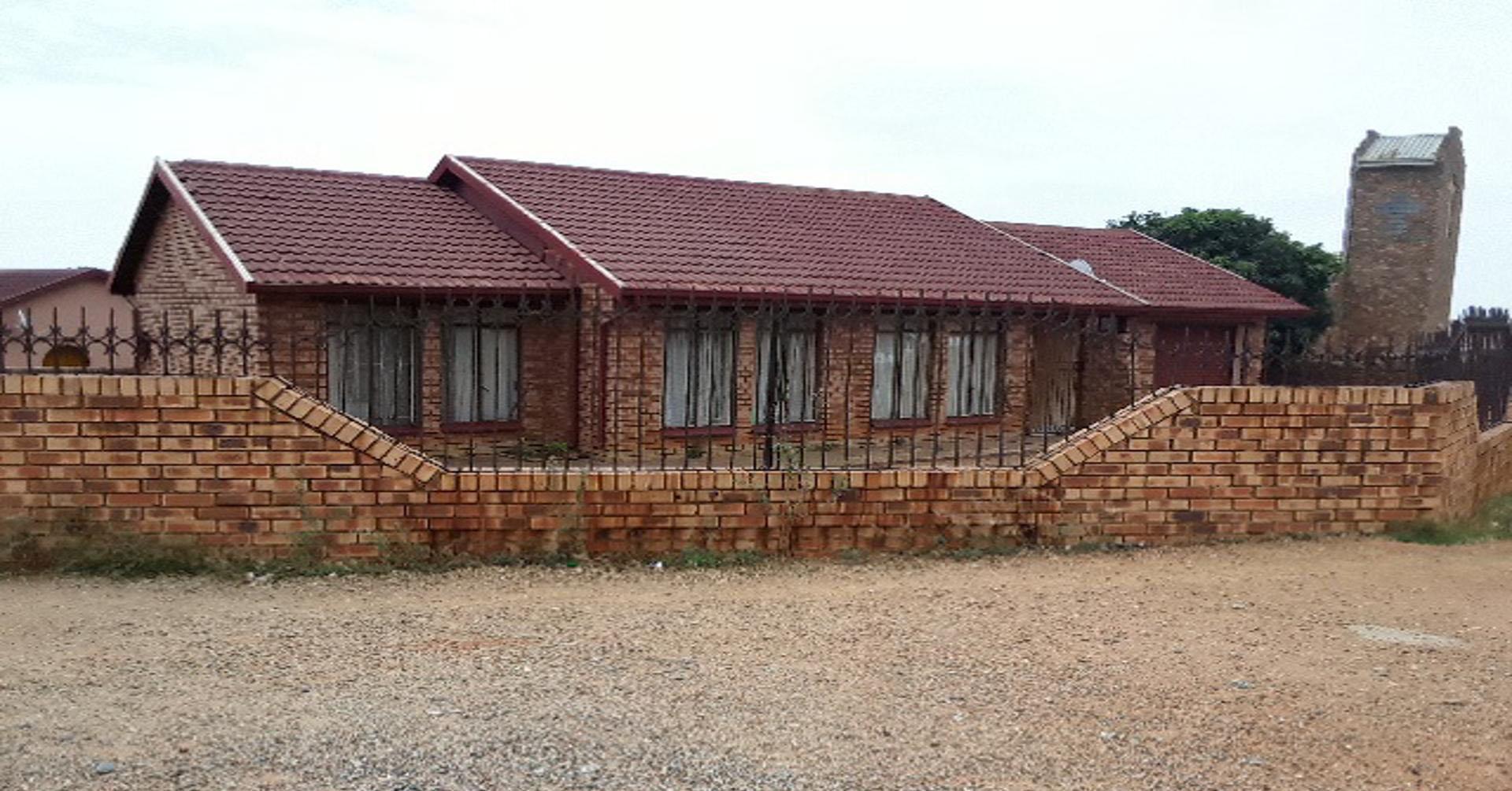 Front View of property in Soshanguve