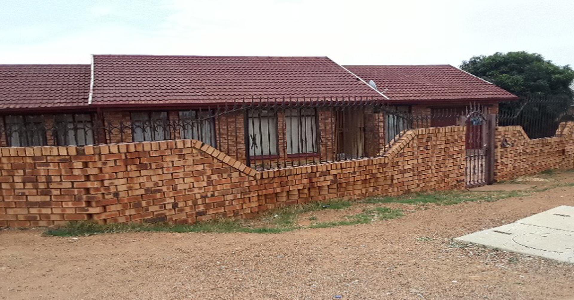 Front View of property in Soshanguve