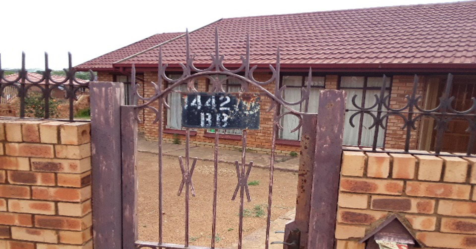 Front View of property in Soshanguve