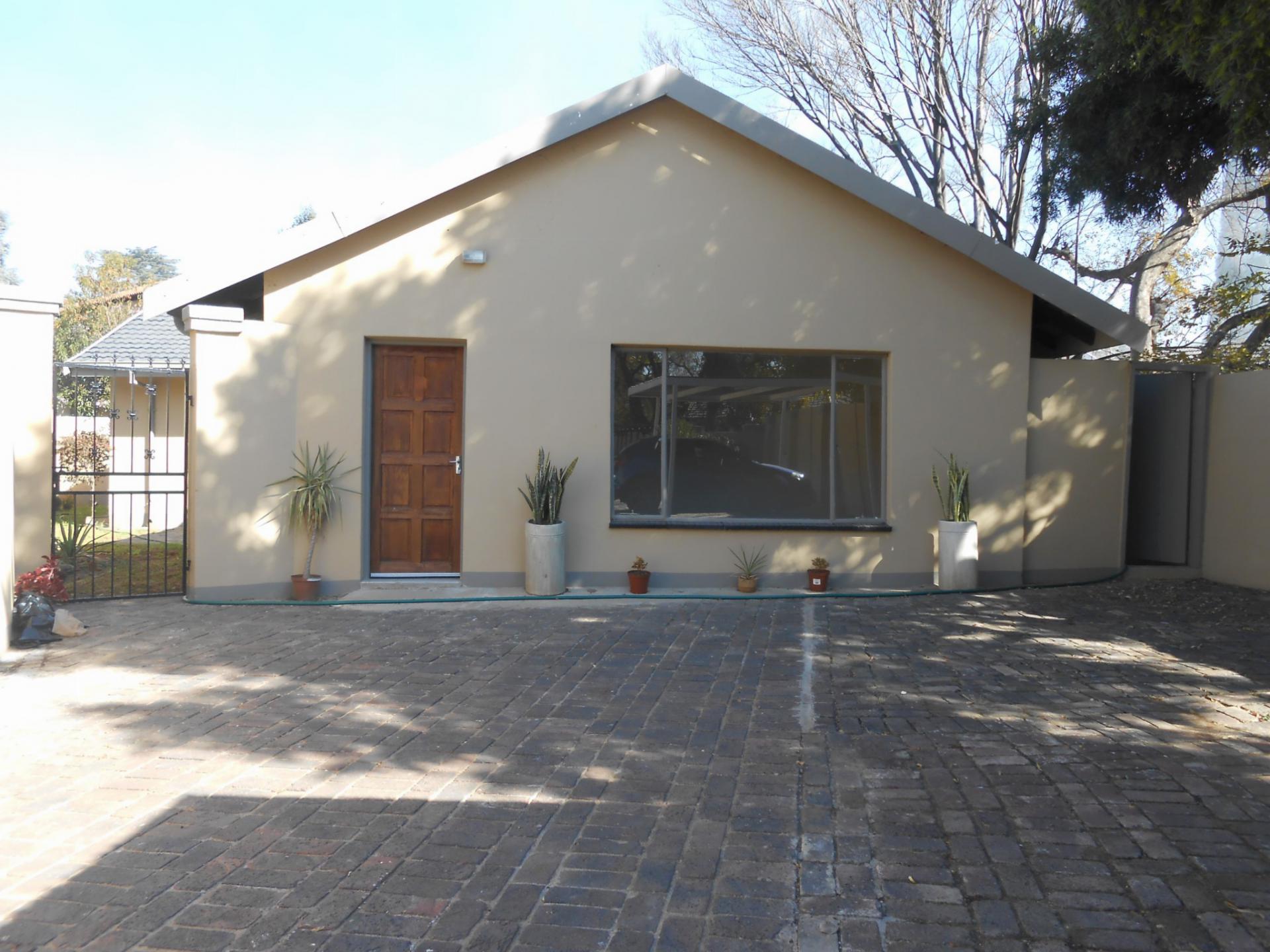 Front View of property in Lakefield