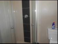 Bathroom 1 - 6 square meters of property in Lakefield