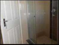 Bathroom 1 - 6 square meters of property in Lakefield