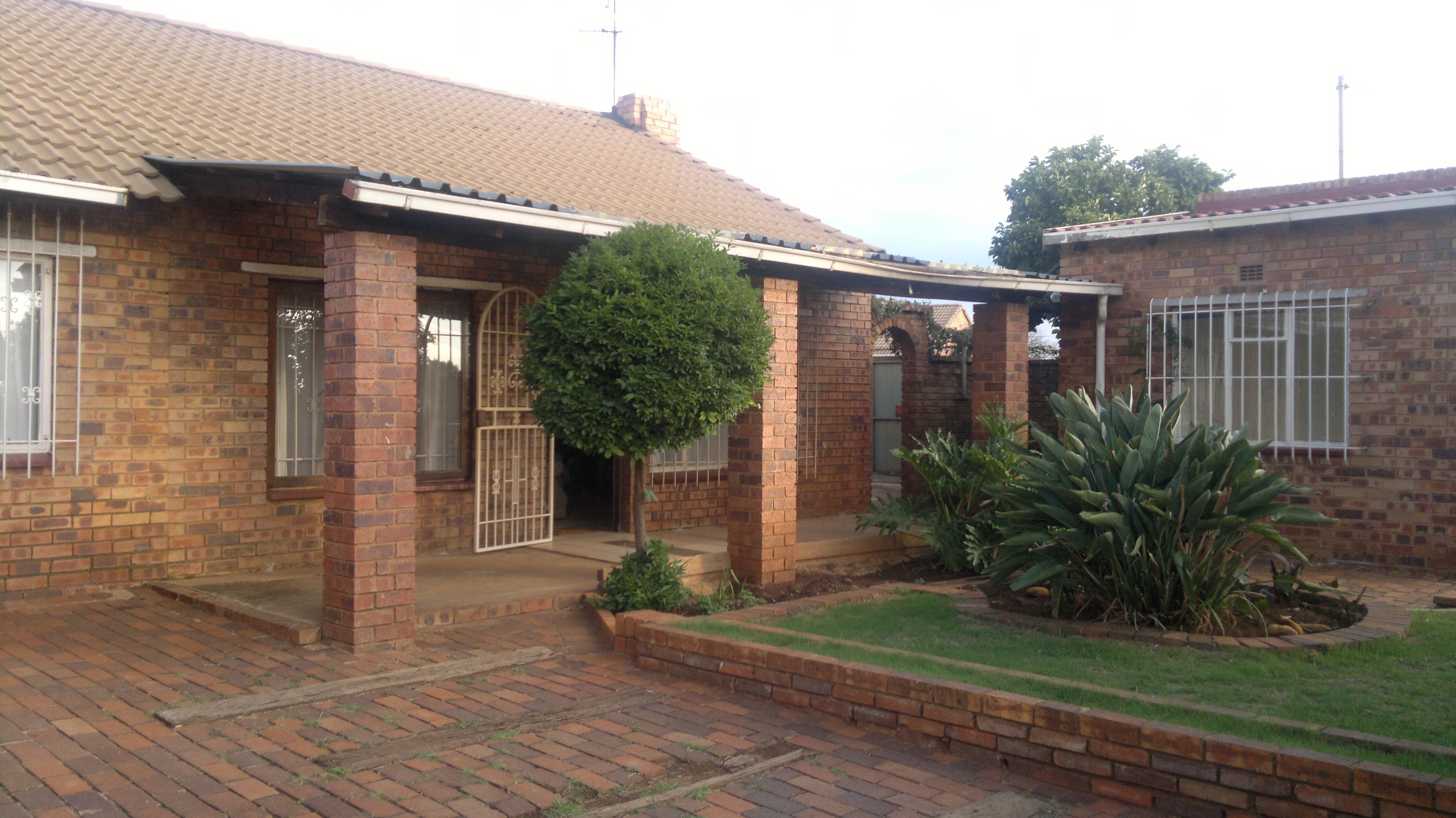 3 Bedroom House for Sale For Sale in Eldorado Park AH - Home Sell - MR143856