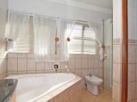 Bathroom 1 - 9 square meters of property in Woodlands Lifestyle Estate