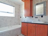 Bathroom 2 of property in Silver Lakes Golf Estate