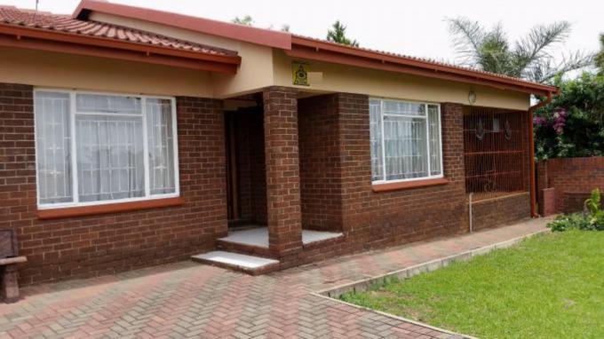 4 Bedroom House for Sale For Sale in Newcastle - Private Sale - MR143984