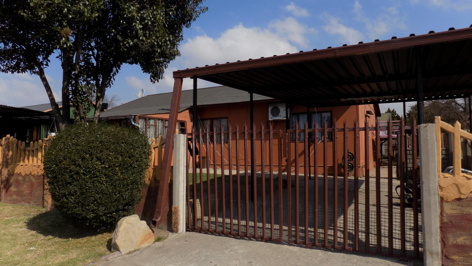 Front View of property in Komati