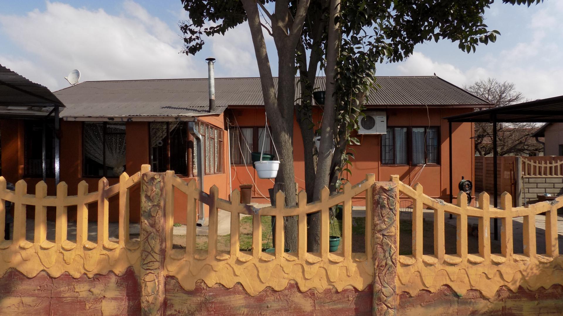 Front View of property in Komati