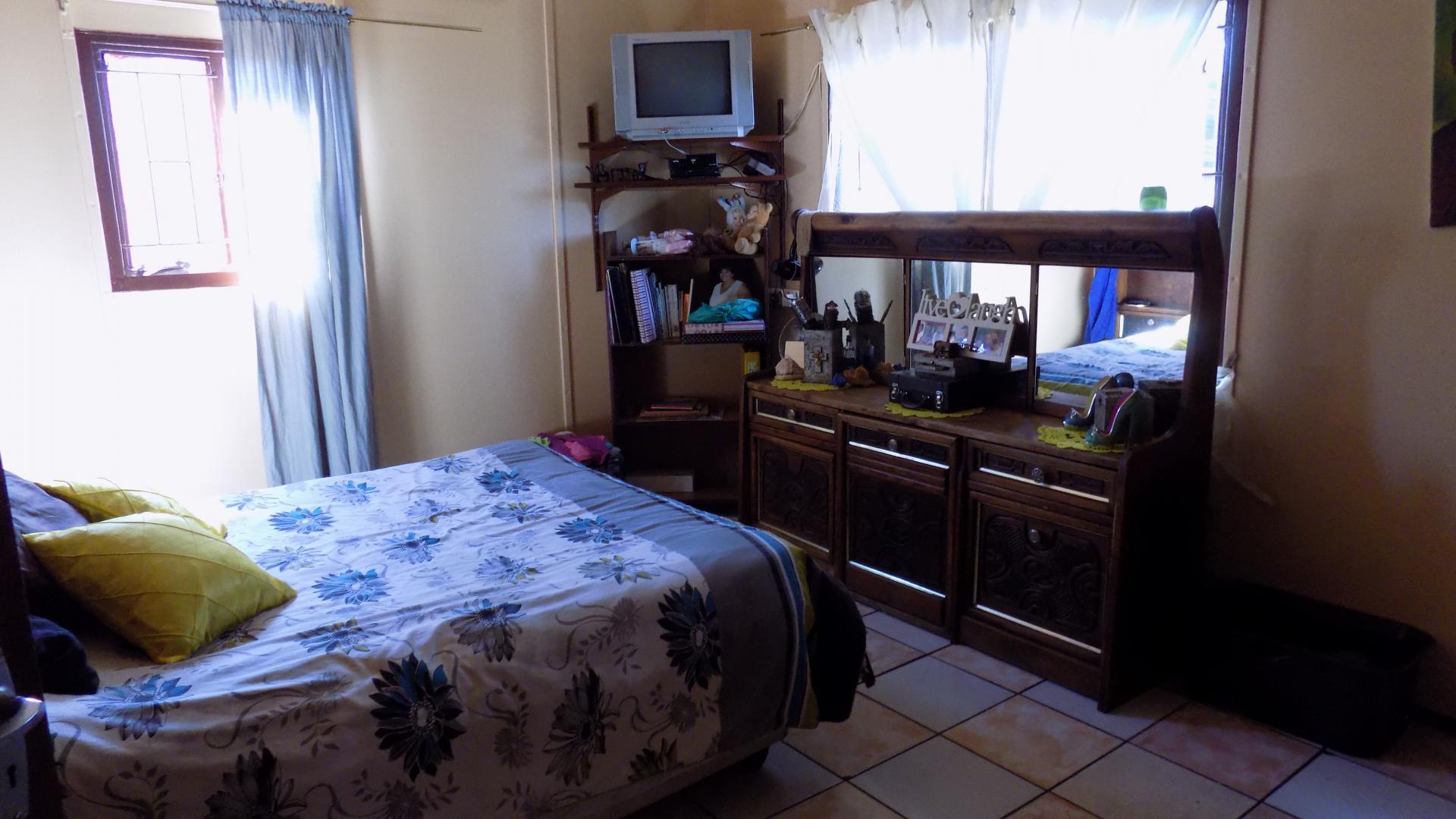 Main Bedroom - 21 square meters of property in Komati