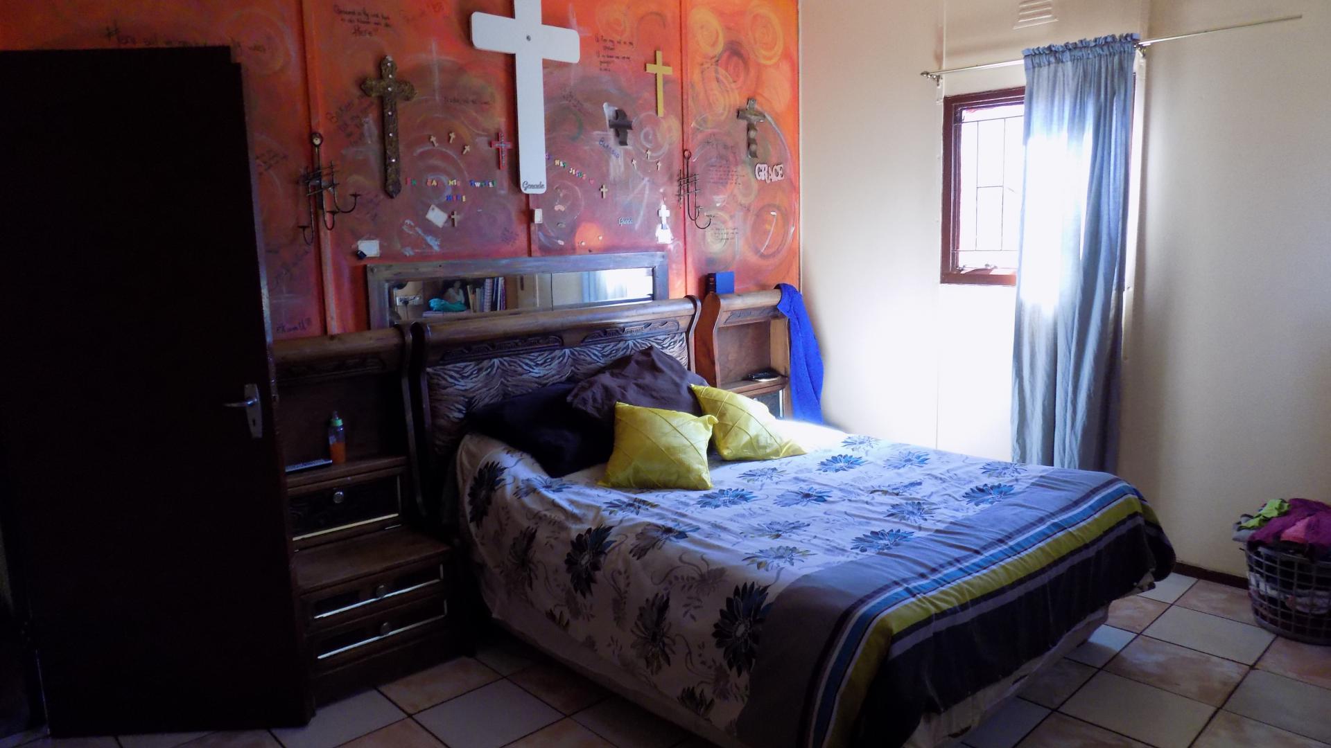 Main Bedroom - 21 square meters of property in Komati