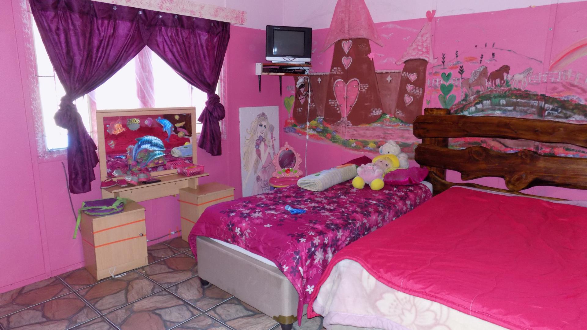 Bed Room 1 - 15 square meters of property in Komati