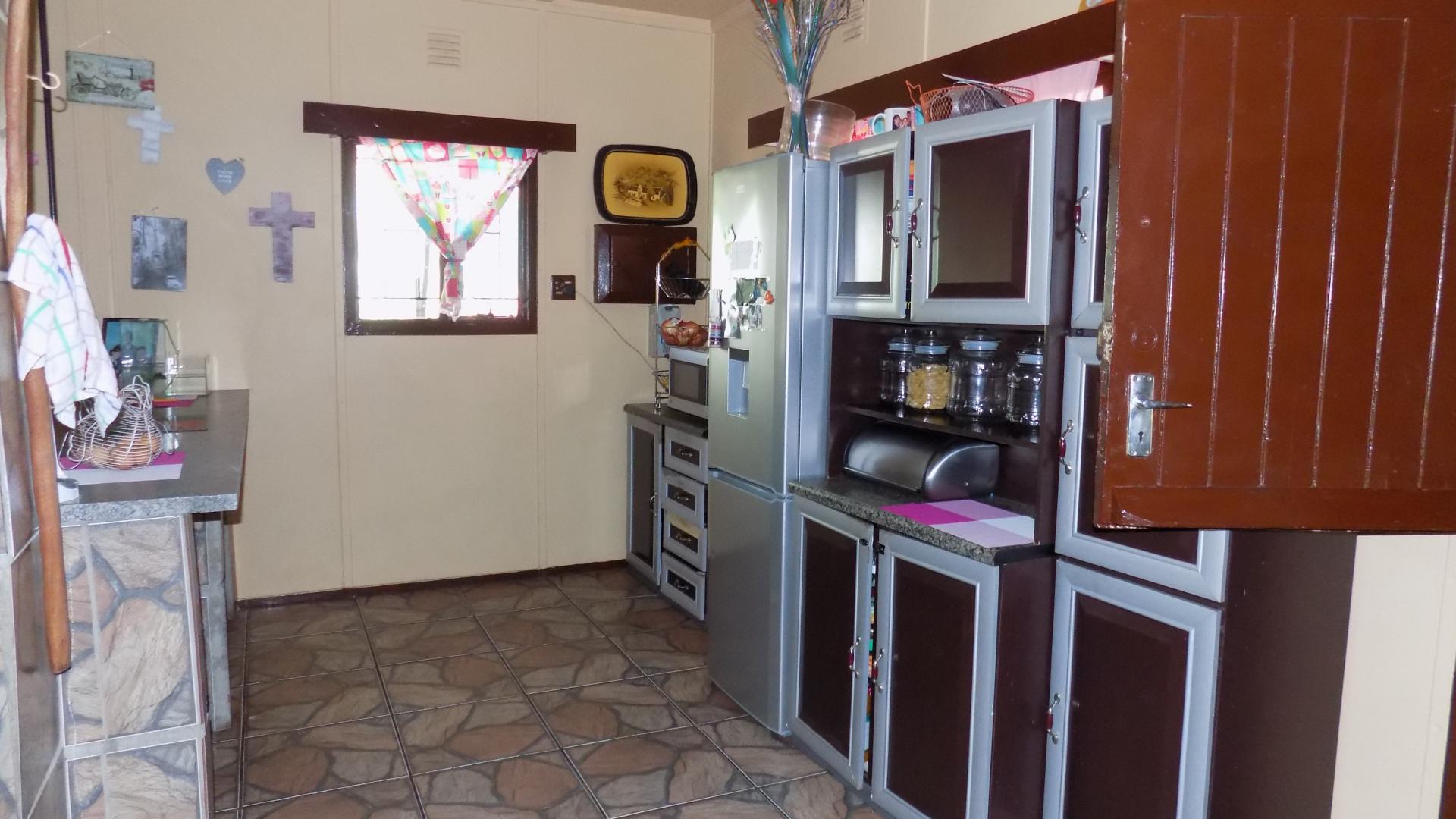 Kitchen - 20 square meters of property in Komati