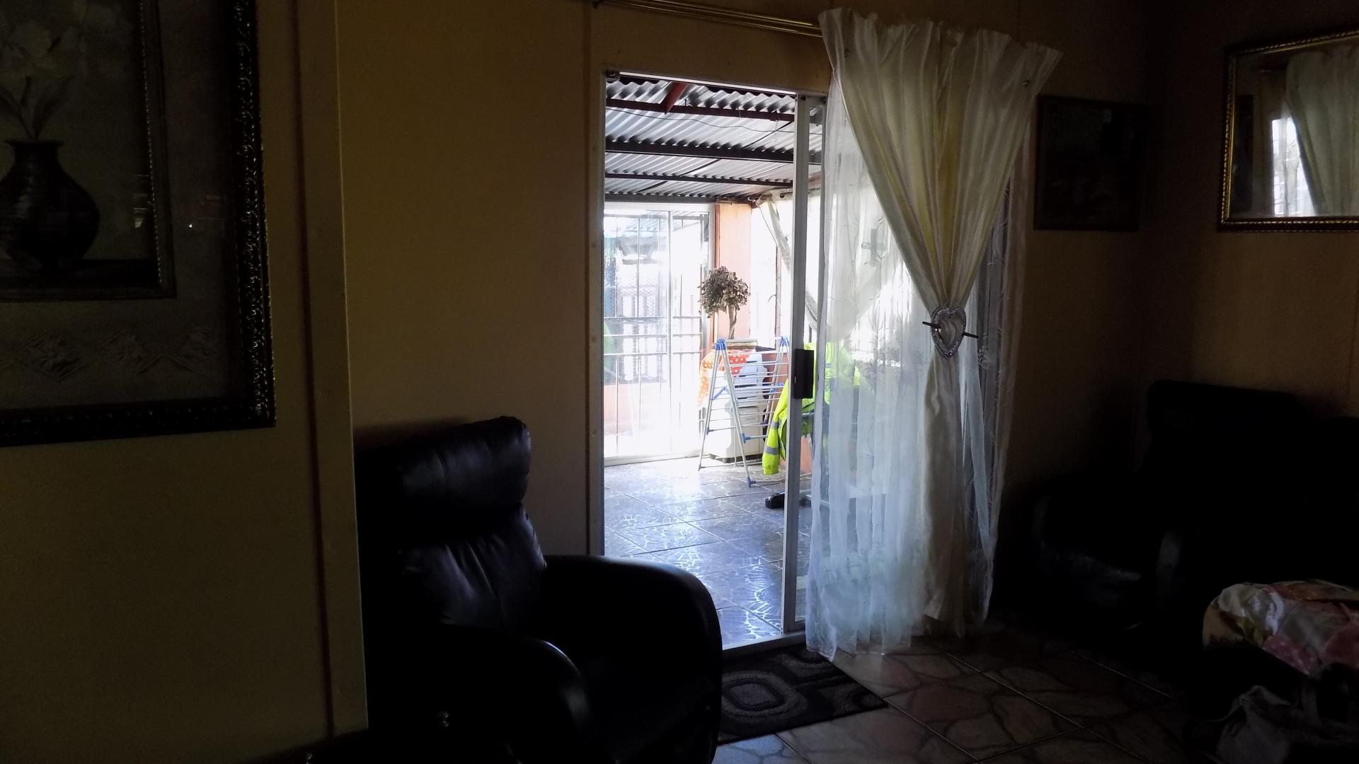 Lounges - 26 square meters of property in Komati