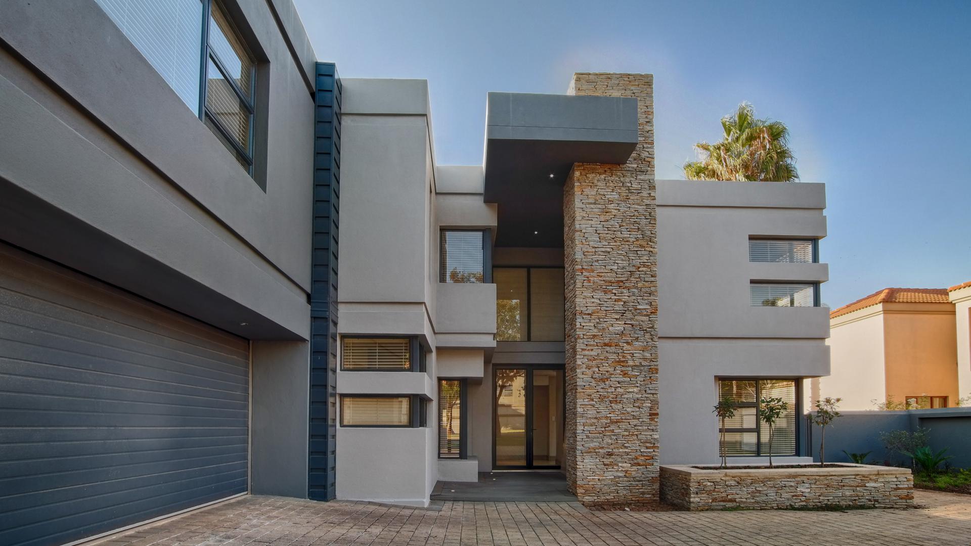 Front View of property in Silver Lakes Golf Estate