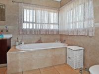 Main Bathroom of property in Willow Acres Estate