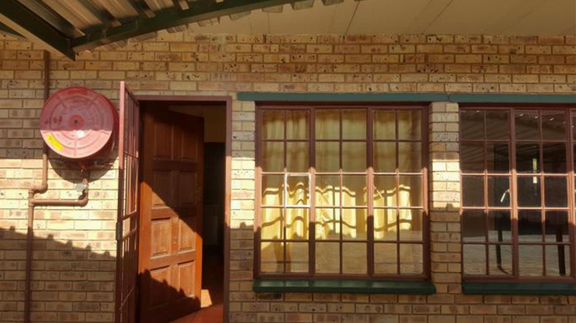 Front View of property in Die Bult