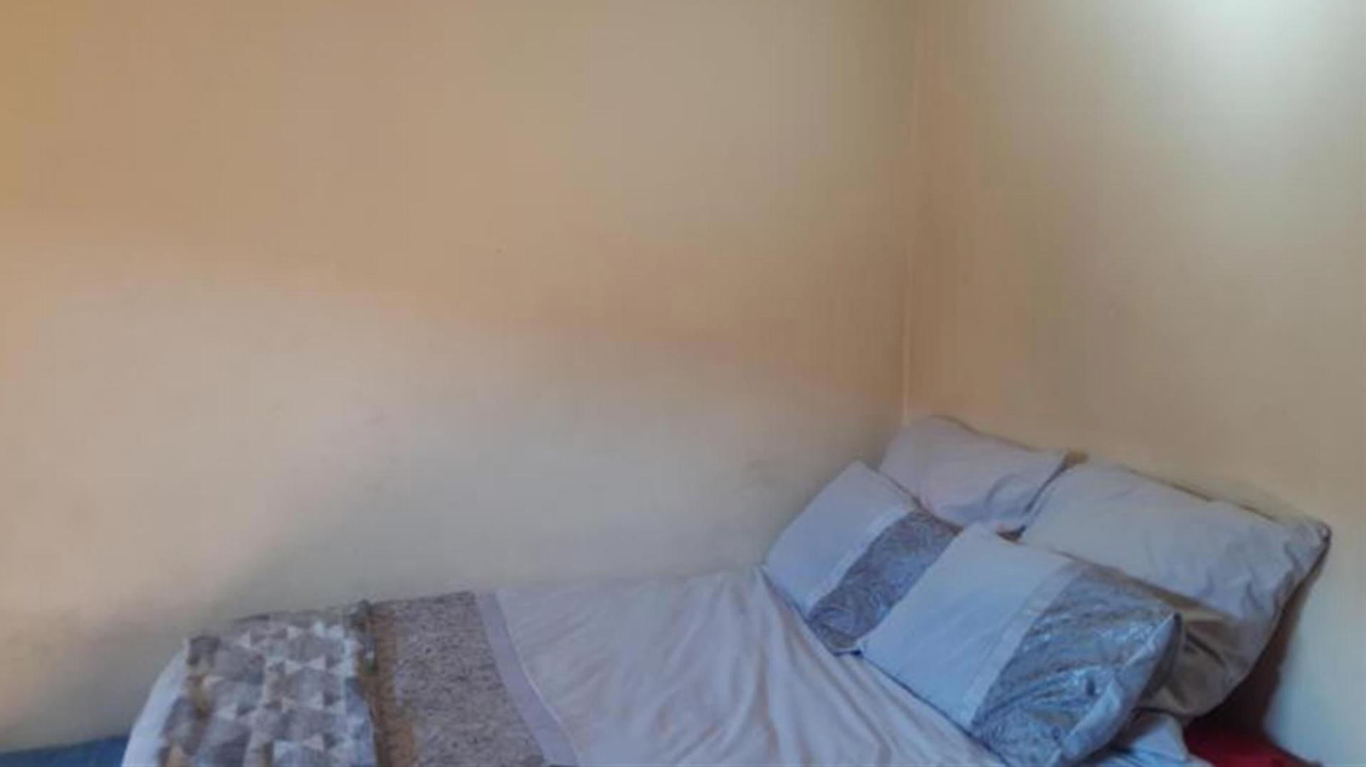 Bed Room 1 - 10 square meters of property in Die Bult