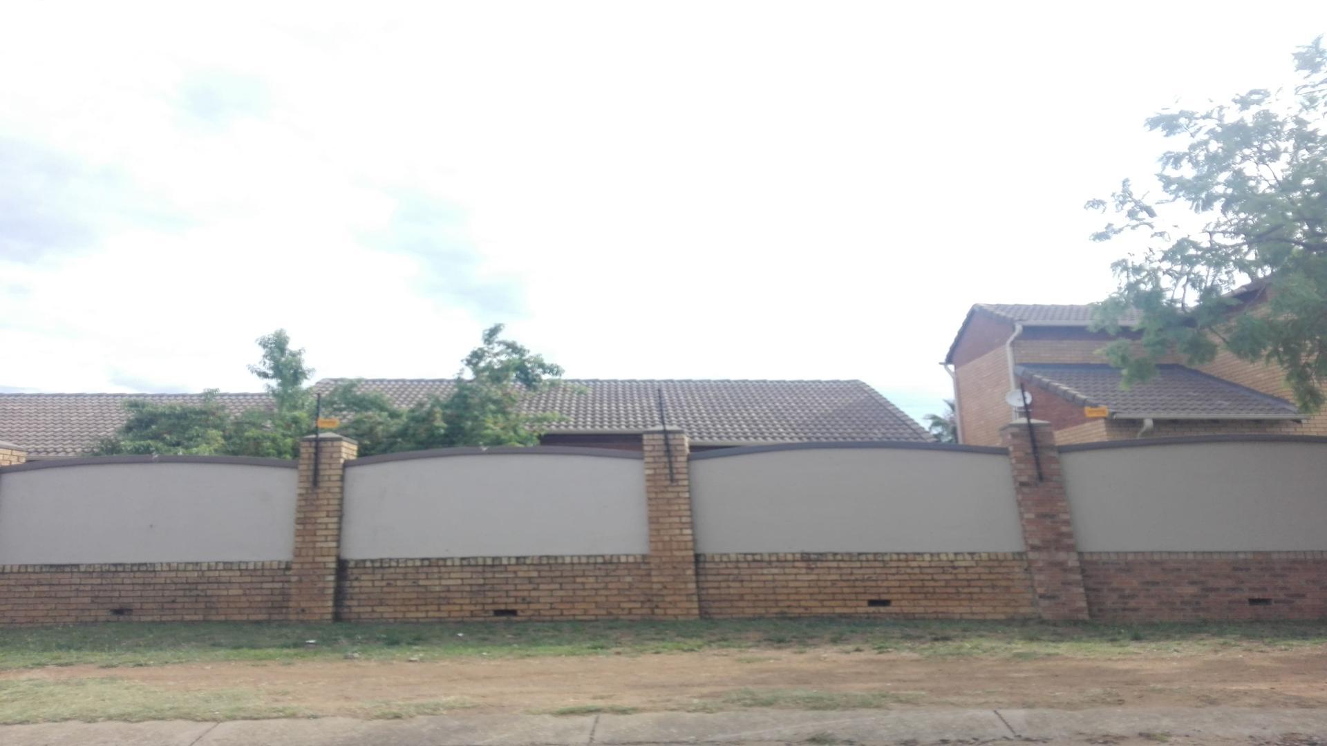 Front View of property in Equestria