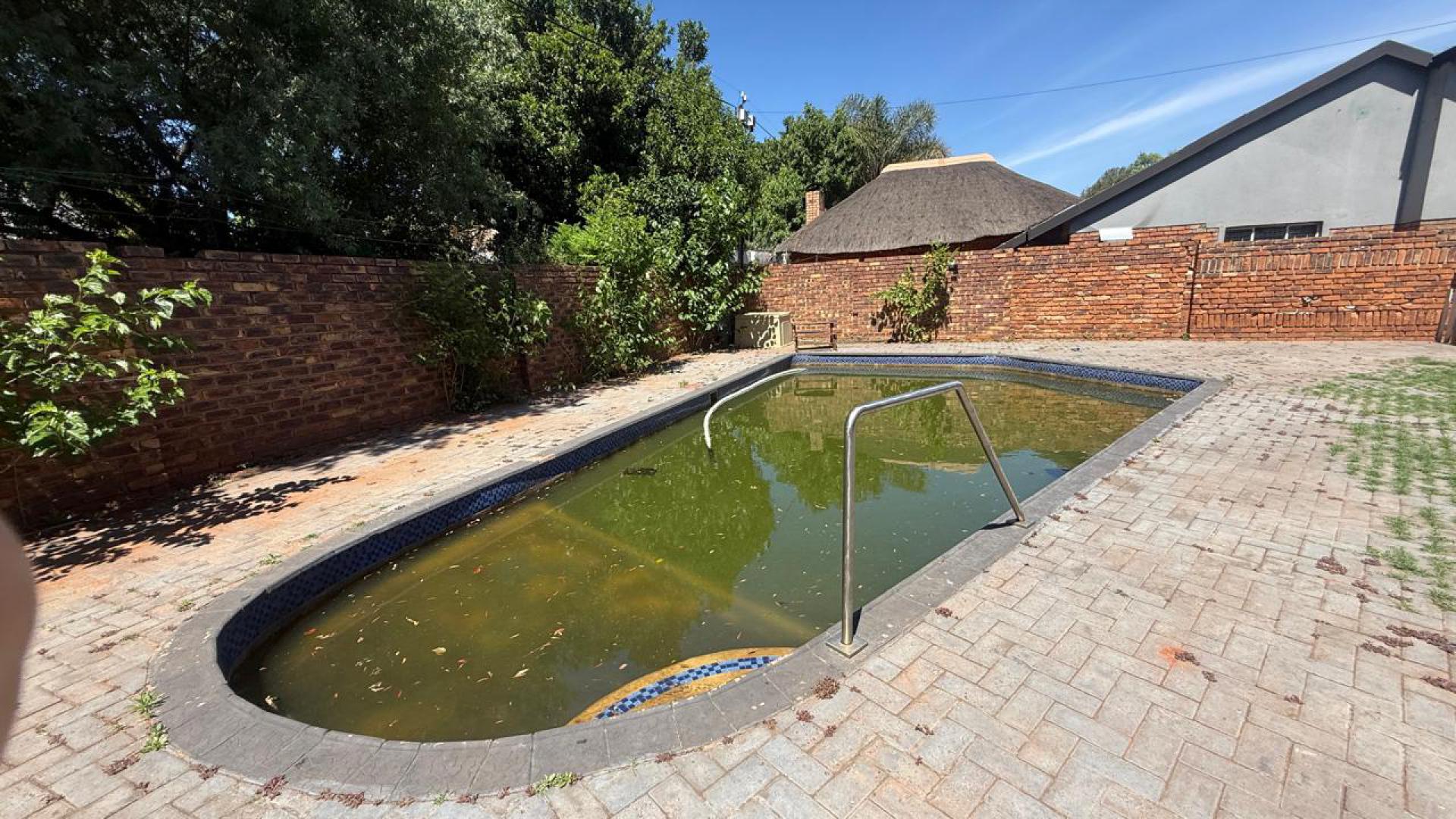 Swimming Pool of property in Mineralia