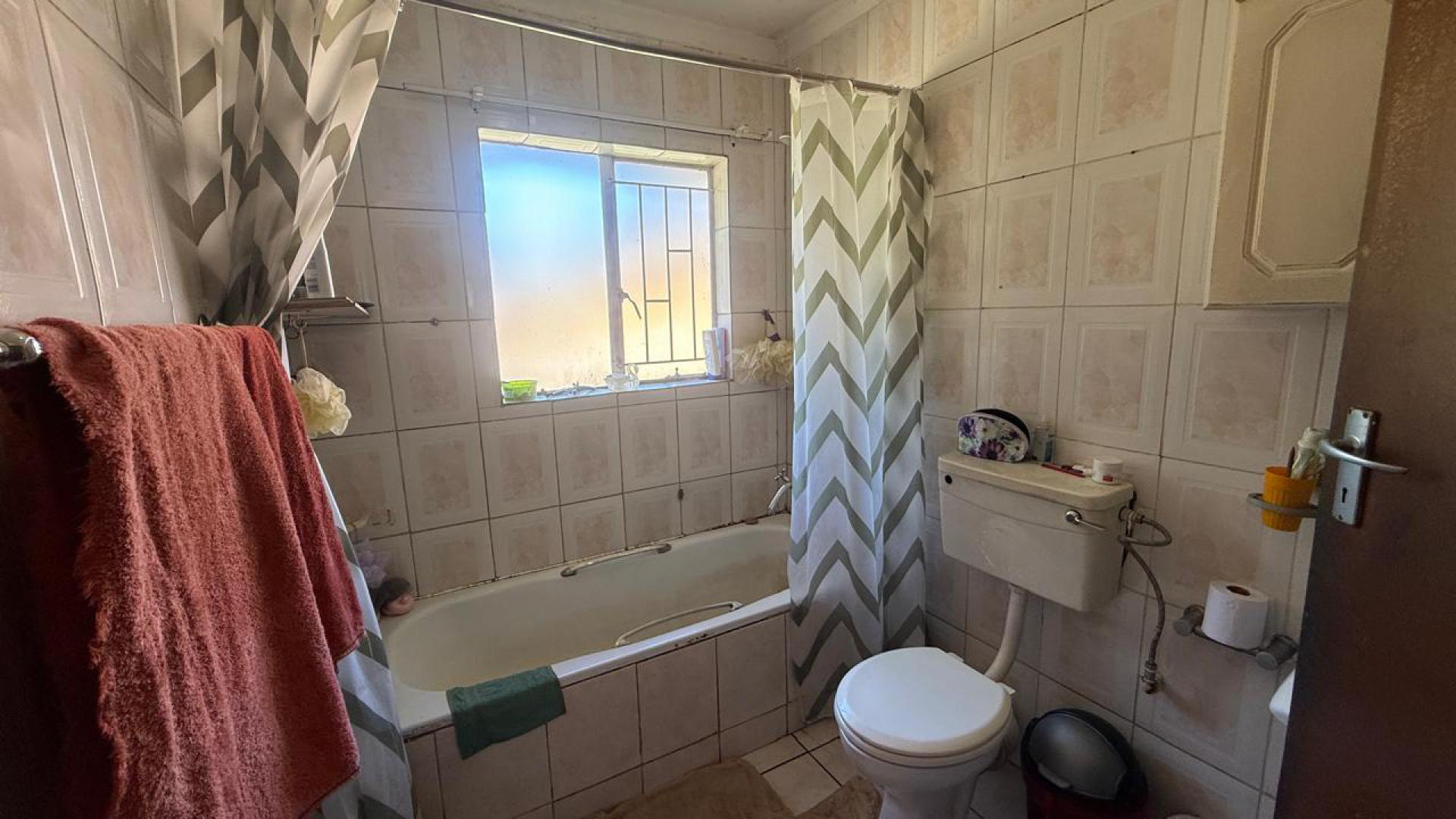 Bathroom 1 of property in Mineralia