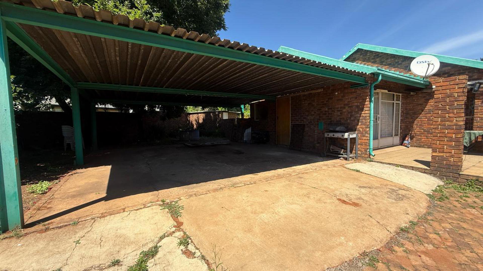 Carport  of property in Mineralia