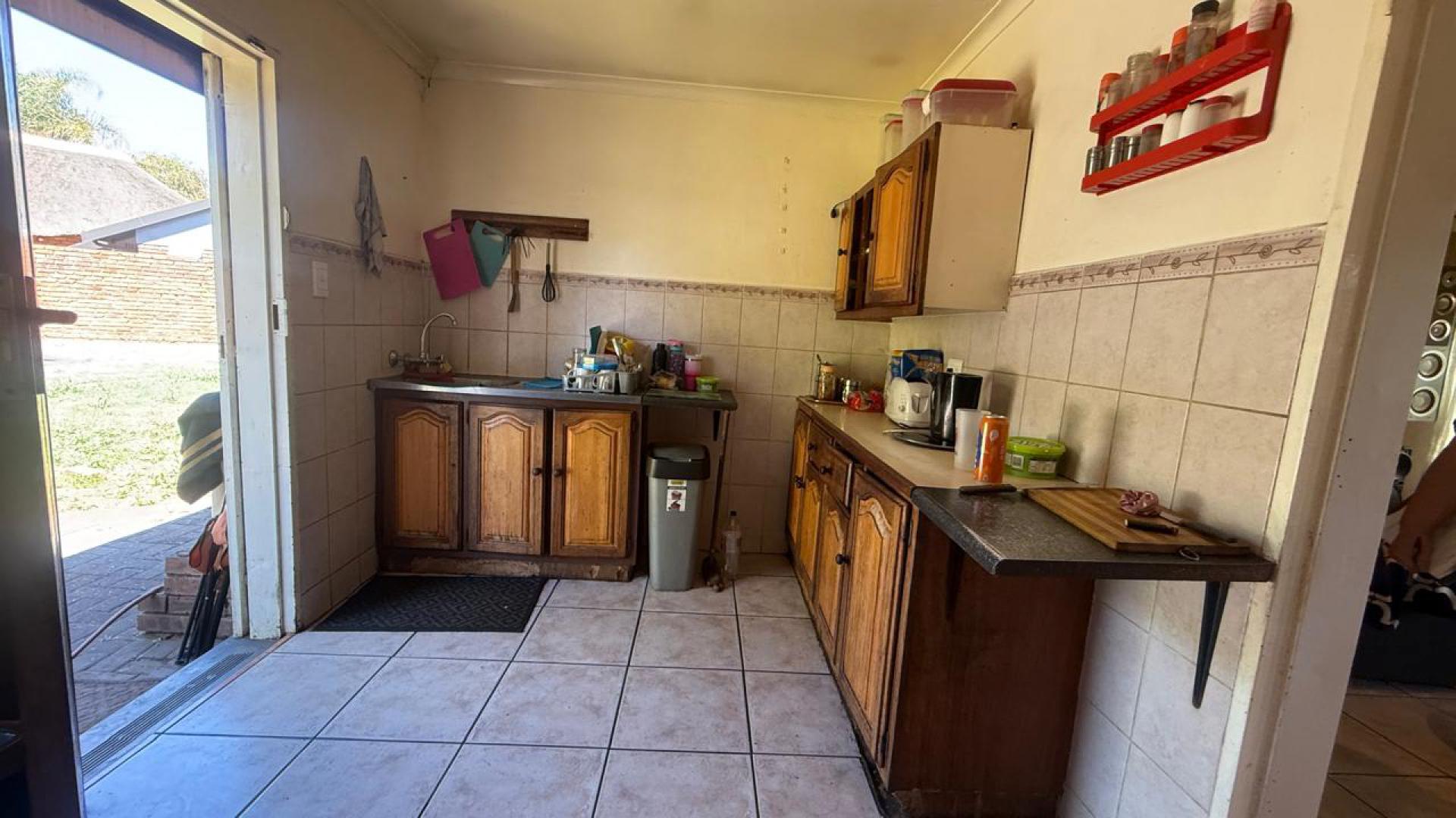 Kitchen of property in Mineralia