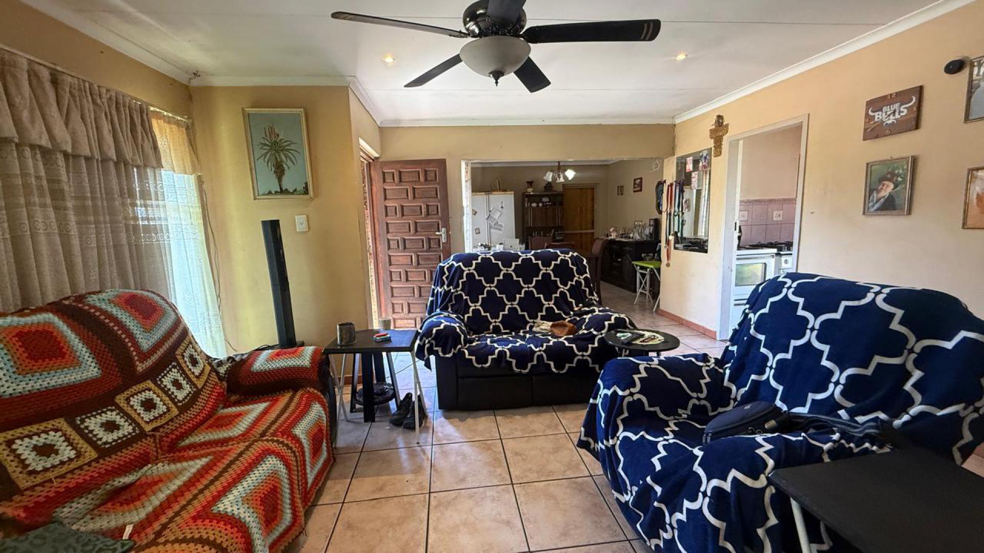 Lounges of property in Mineralia