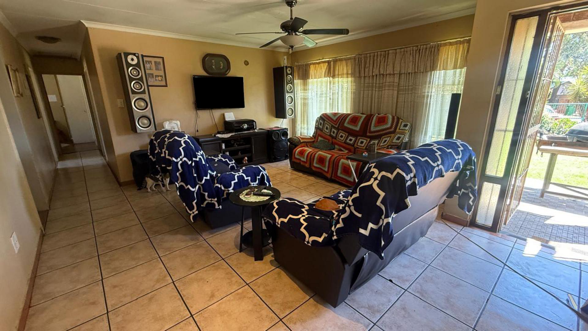 Lounges of property in Mineralia