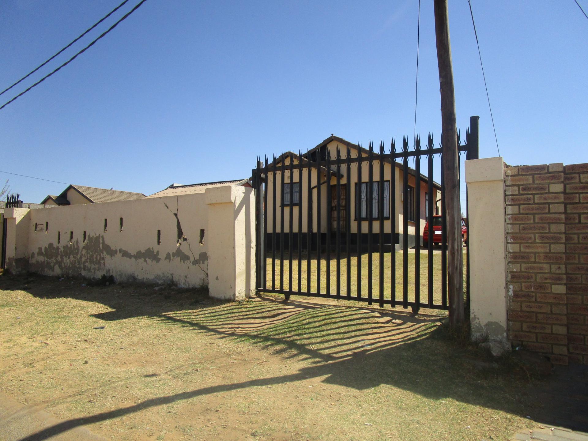 Front View of property in Bram Fischerville