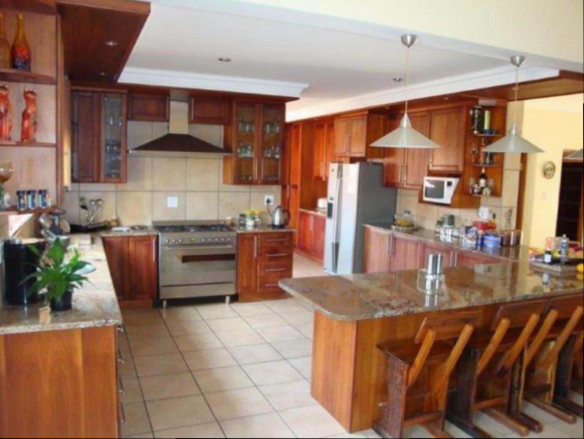 Kitchen of property in Bendor