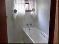 Bathroom 1 - 5 square meters of property in Safarituine