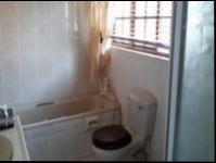 Bathroom 1 - 5 square meters of property in Safarituine