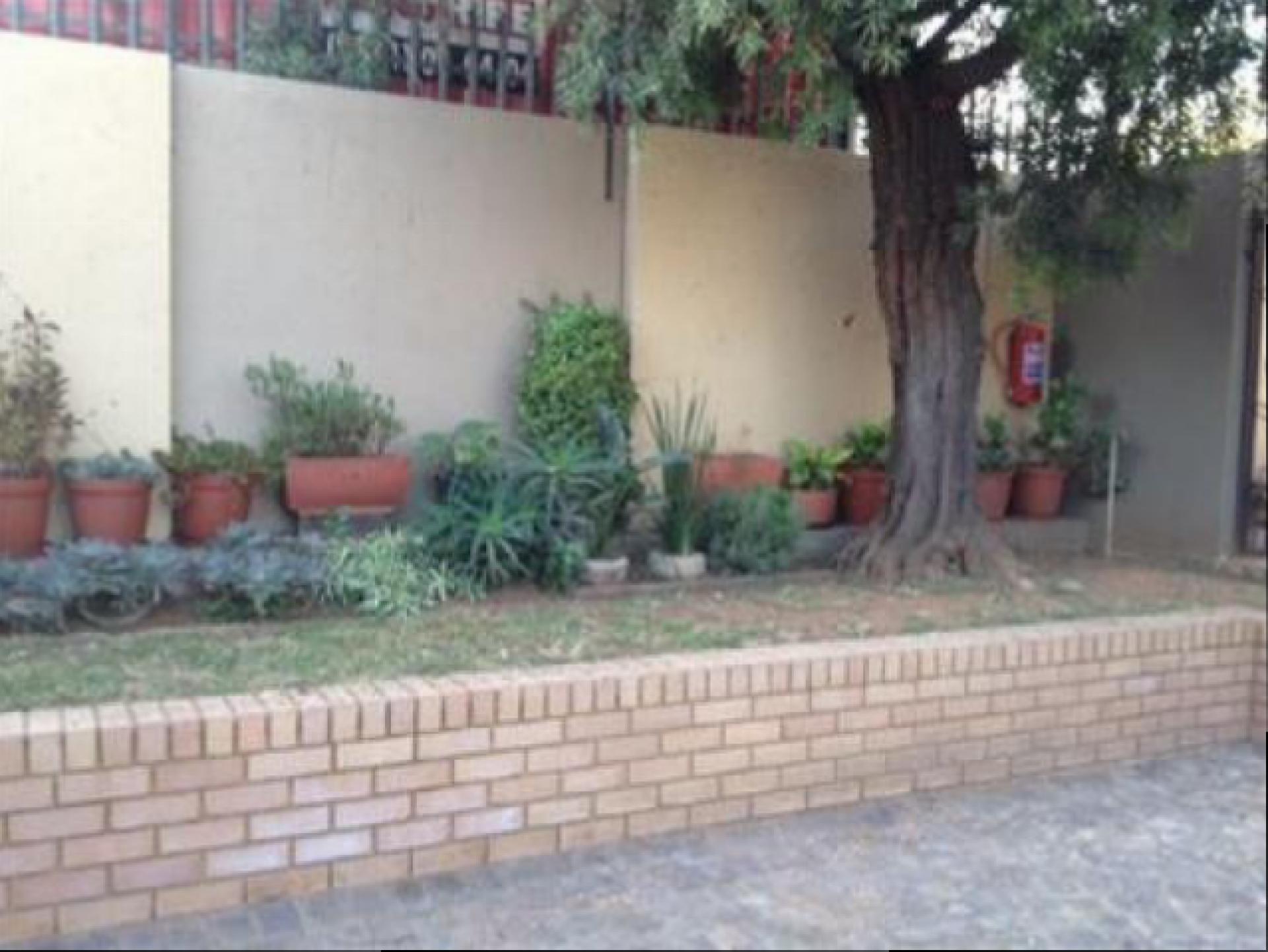 Spaces of property in Elsburg