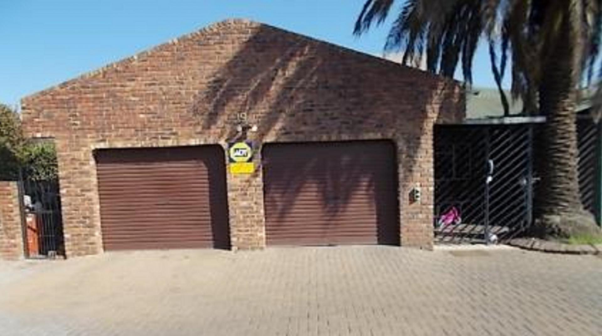 Front View of property in Middelburg - MP