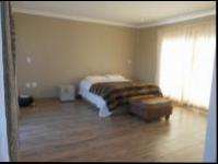 Main Bedroom - 27 square meters of property in Krugersdorp