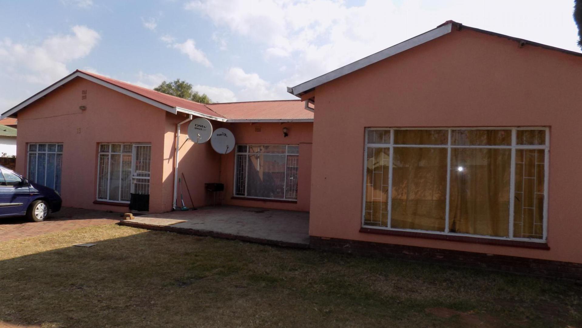 Front View of property in Middelburg - MP