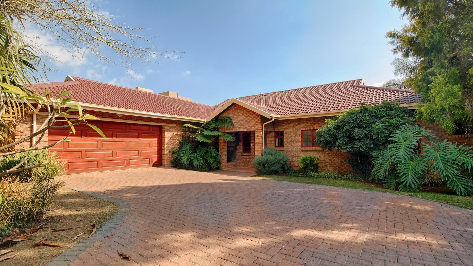 Front View of property in Silver Lakes Golf Estate