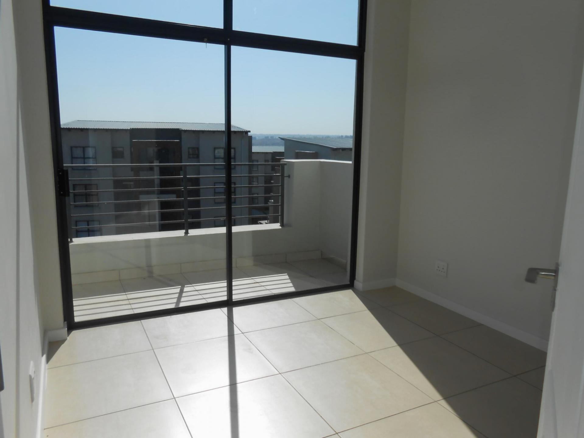 Main Bedroom - 14 square meters of property in Fourways