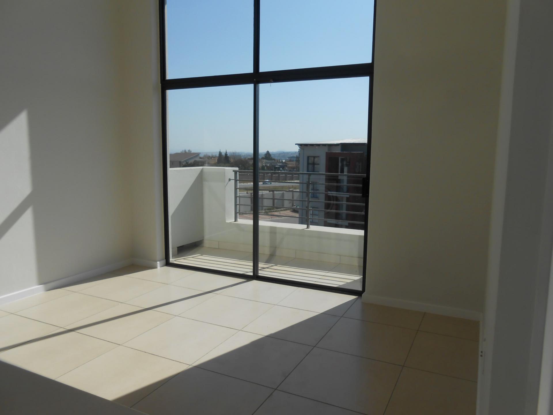 Lounges - 10 square meters of property in Fourways