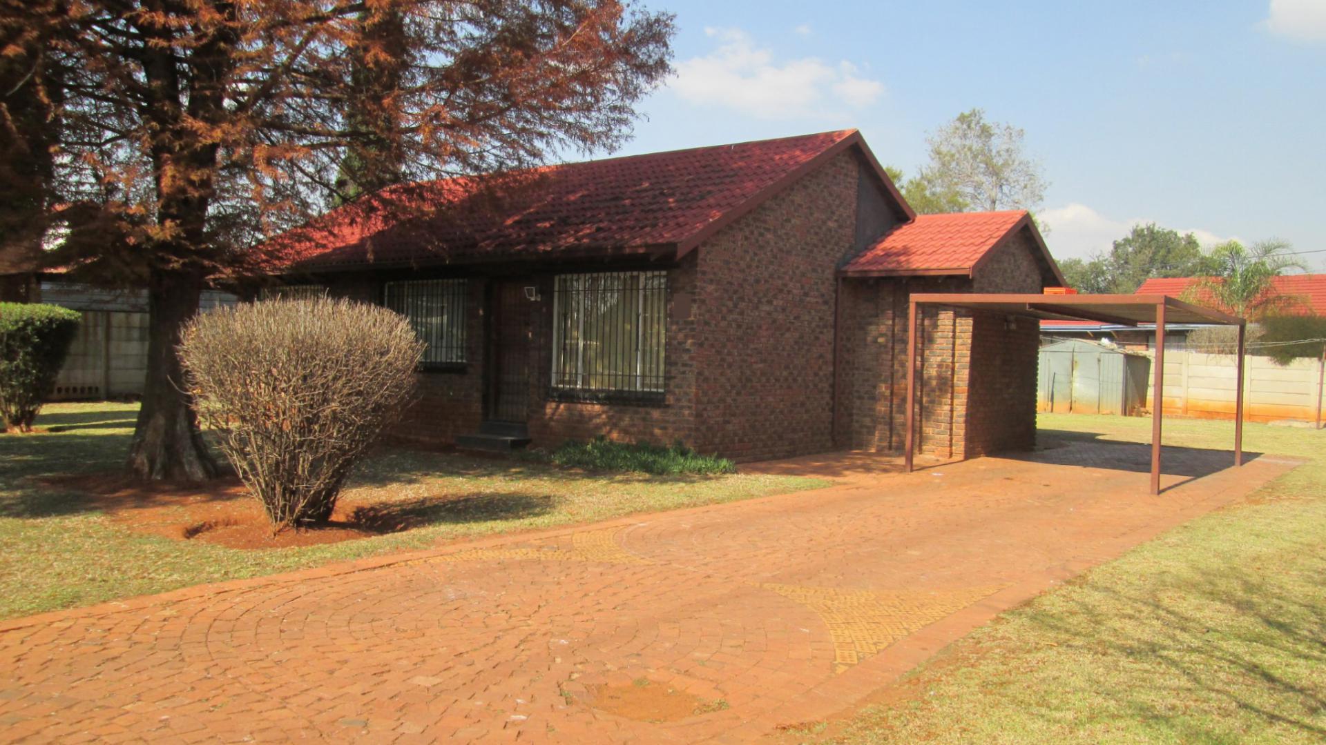 Front View of property in Dawn Park