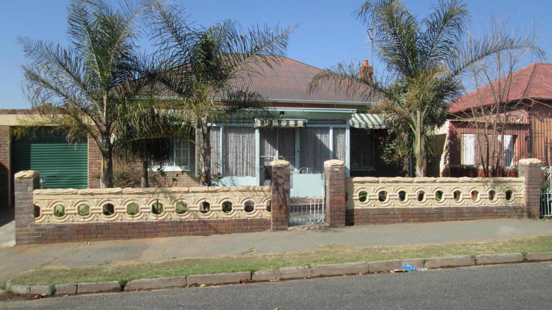 Front View of property in Alberton