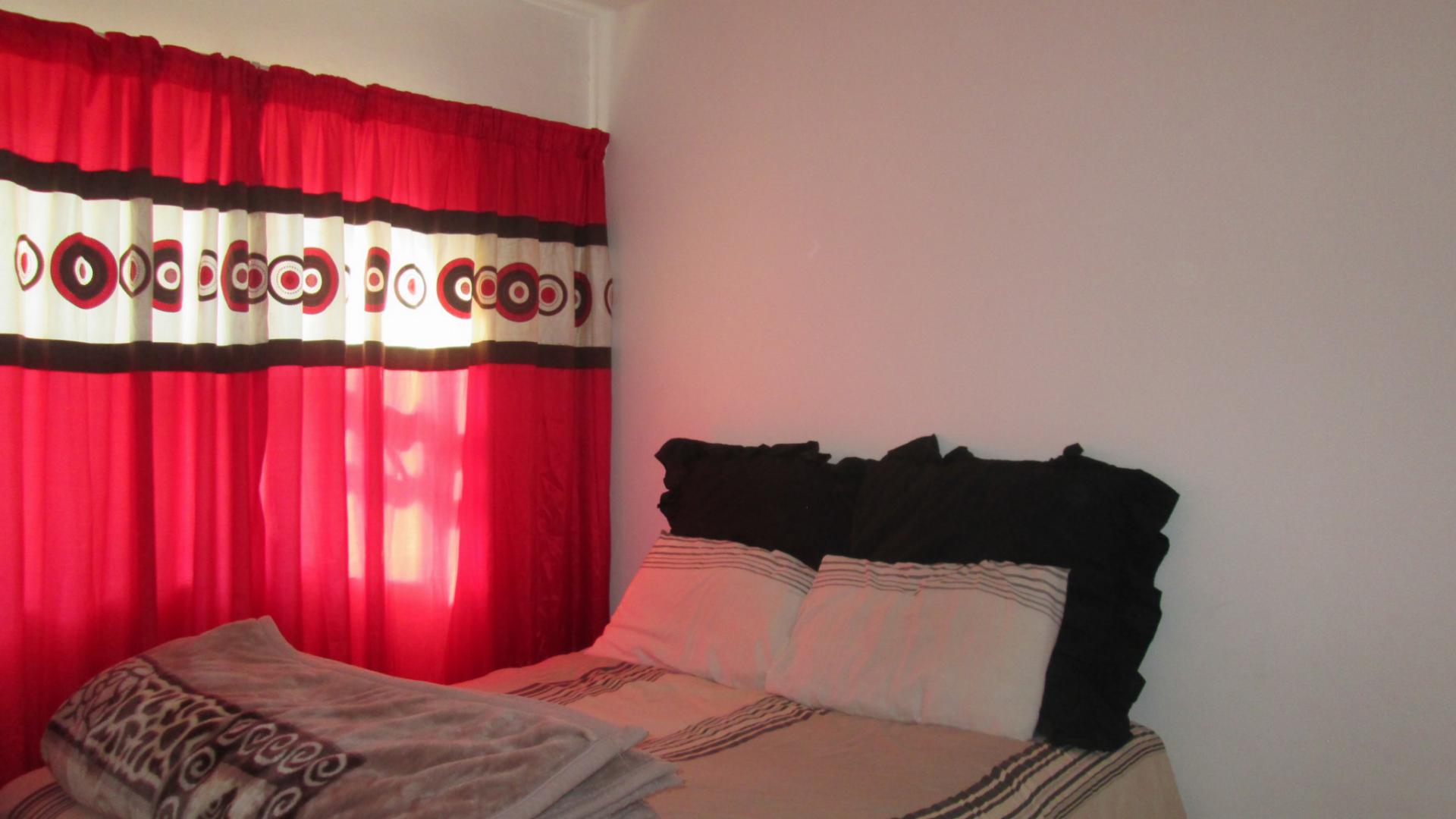 Main Bedroom - 9 square meters of property in Anzac