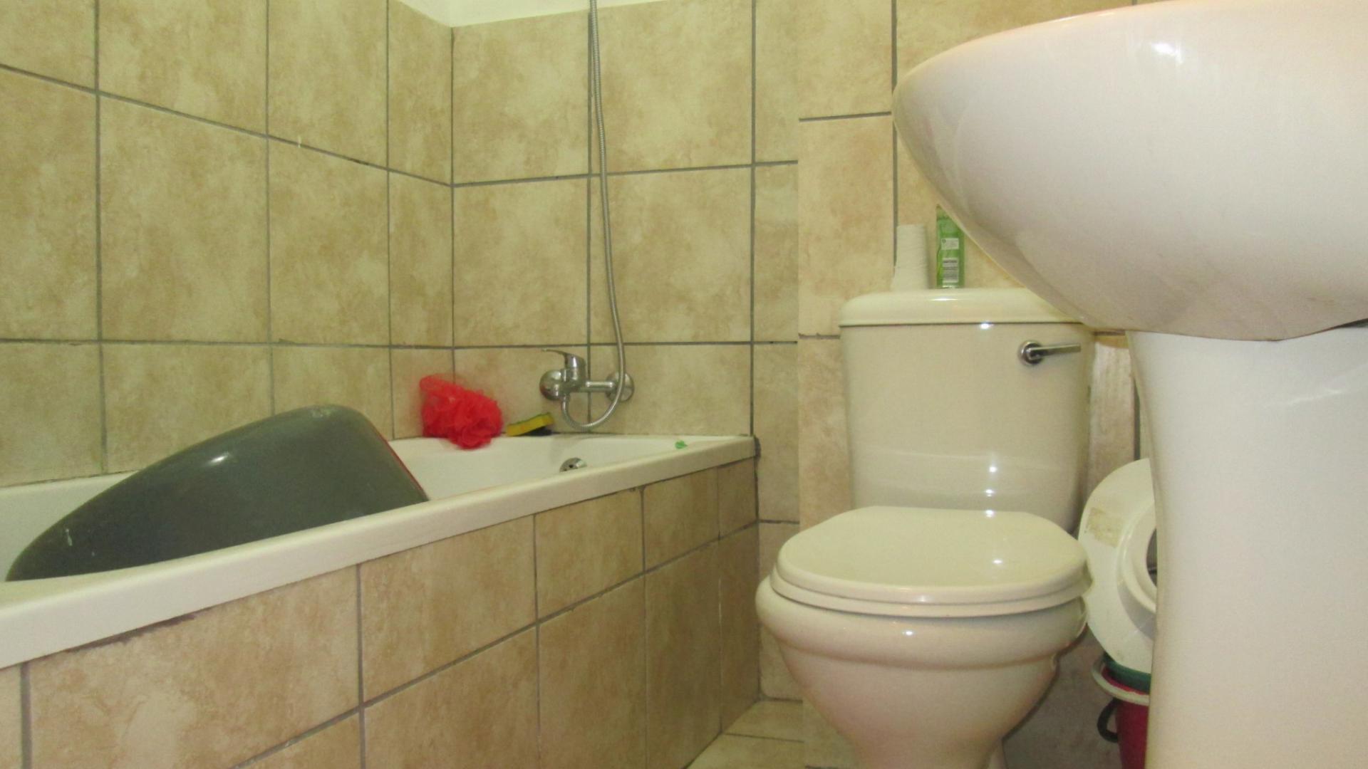 Main Bathroom - 3 square meters of property in Anzac
