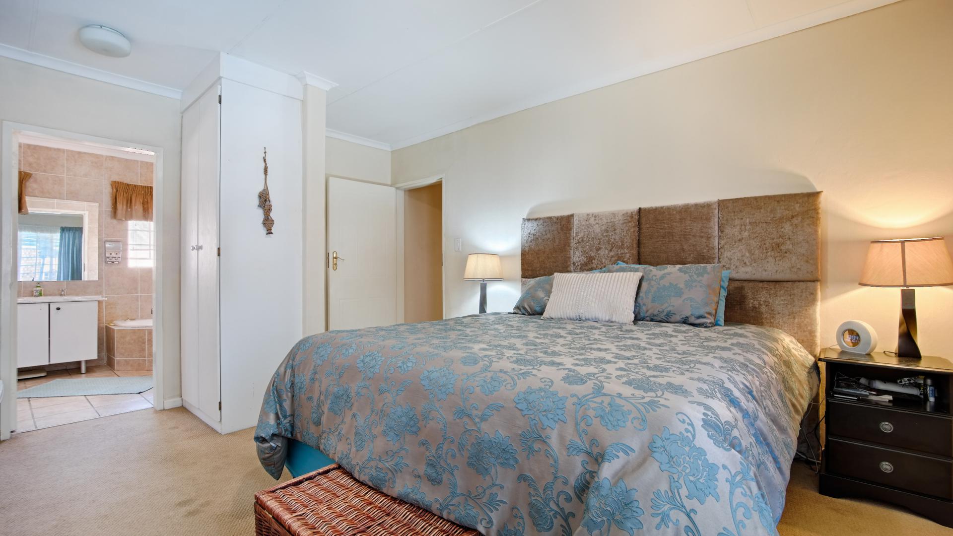 Main Bedroom - 21 square meters of property in The Wilds Estate