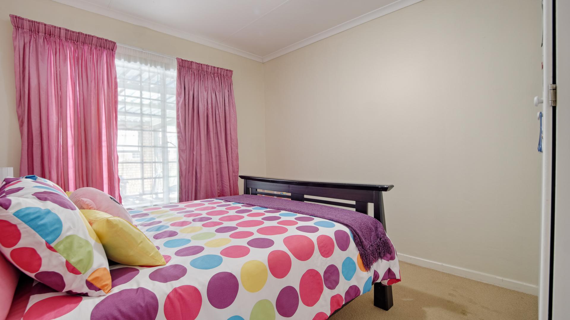 Bed Room 2 - 12 square meters of property in The Wilds Estate