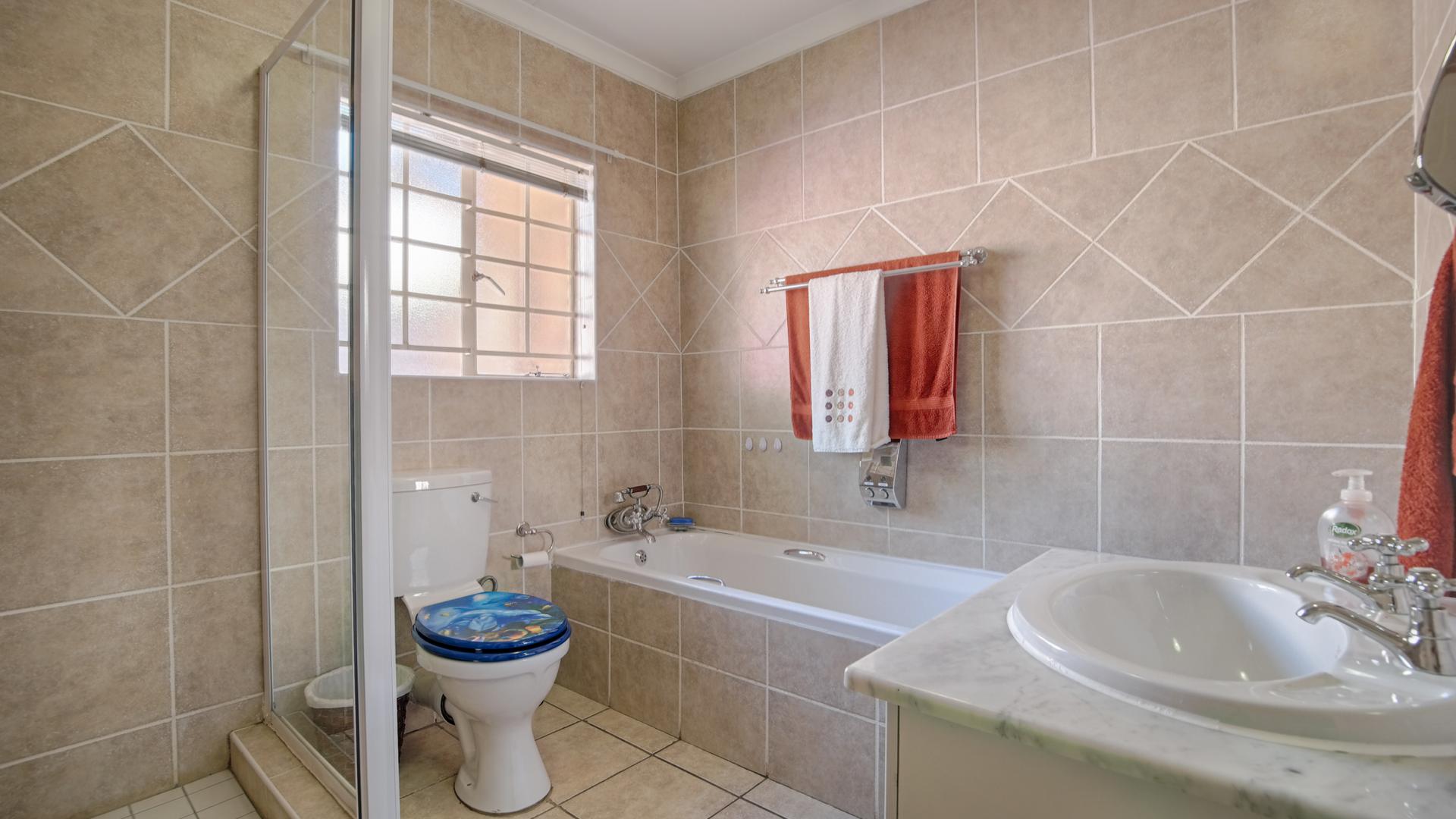 Bathroom 1 - 7 square meters of property in The Wilds Estate