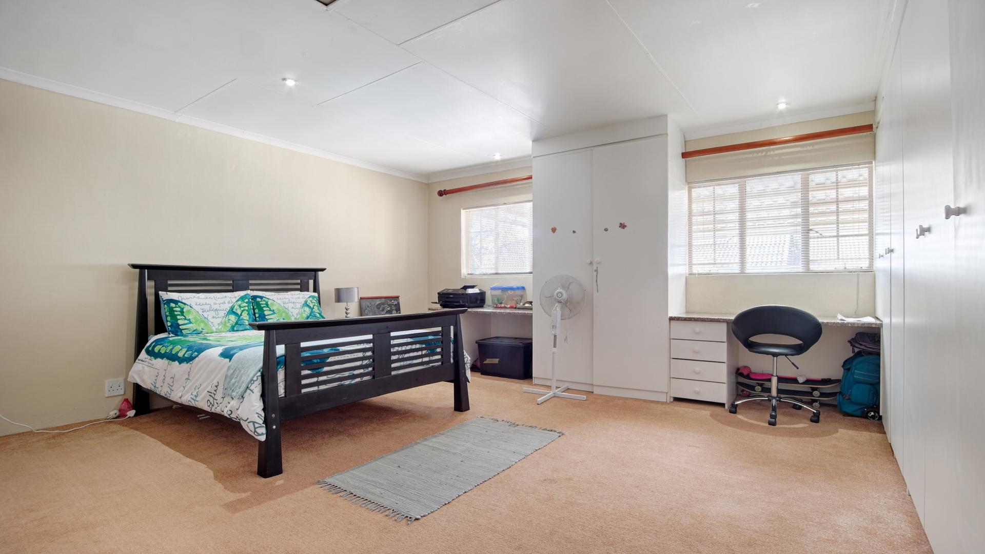 Bed Room 1 - 33 square meters of property in The Wilds Estate