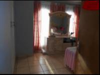 Main Bedroom - 15 square meters of property in Lenasia South